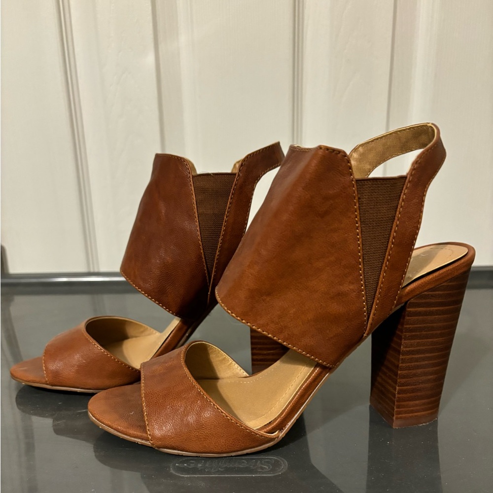 Tahari Heels